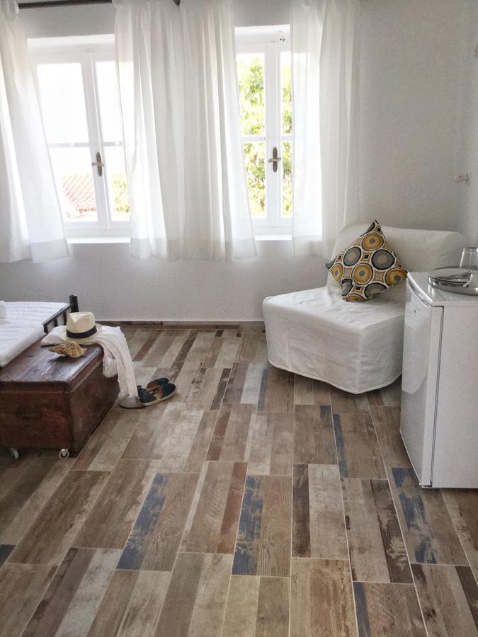Gigi Rooms Poros Town المظهر الخارجي الصورة
