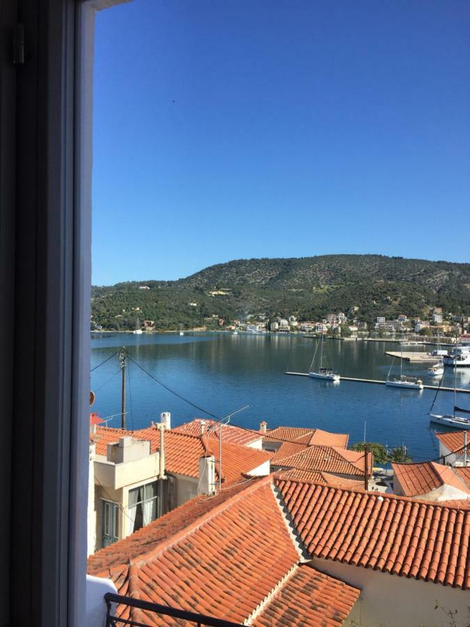 Gigi Rooms Poros Town المظهر الخارجي الصورة