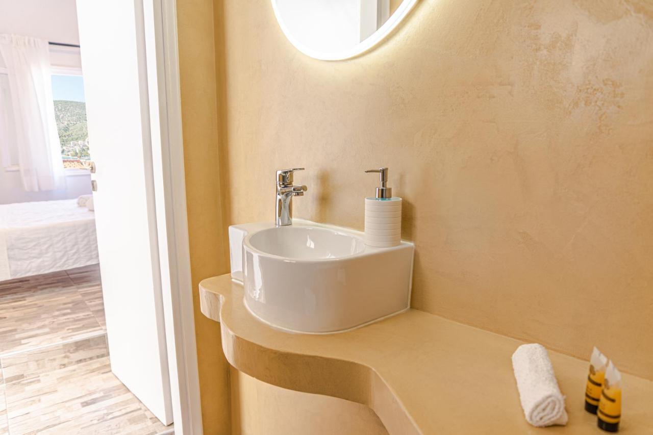 Gigi Rooms Poros Town المظهر الخارجي الصورة